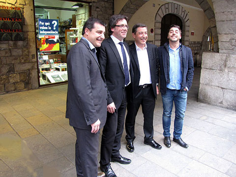 Josep Roca, l'alcalde de Girona, Carles Puigdemont, Joan Roca i Jordi Roca, a la pla&ccedil;a del Vi