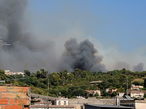 Incendi forestal darrere Les Pedreres