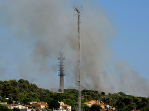 Incendi forestal darrere Les Pedreres