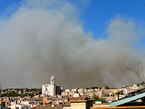 Incendi forestal darrere Les Pedreres