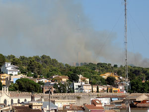 Incendi forestal darrere Les Pedreres