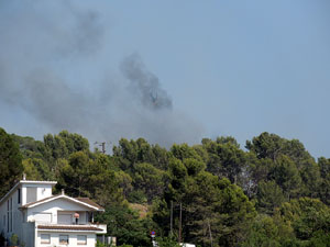 Incendi forestal darrere Les Pedreres