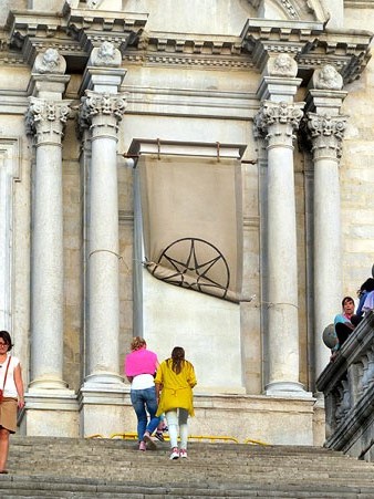 Ambientaci&oacute; de la fa&ccedil;ana de la Catedral