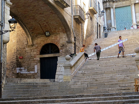 Inici dels muntatges a la pujada de Sant Dom&egrave;nec