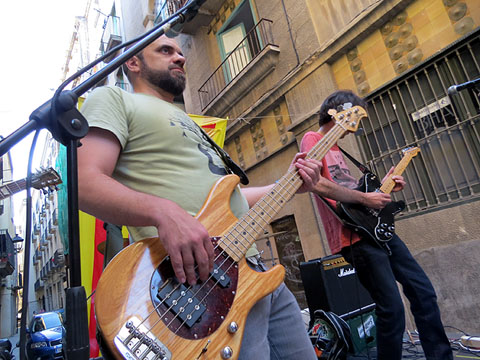 M&uacute;sica al carrer. Actuaci&oacute; de Magic Hoodoo organitzada per l'Ateneu 24 de juny