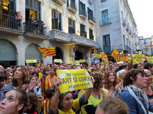 Concentraci&oacute; pel 9N a la pla&ccedil;a del Vi