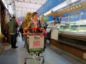 Mercat del Lle&oacute;. Lliurament del premi T'atreveixes a gastar 500 euros en tres hores?