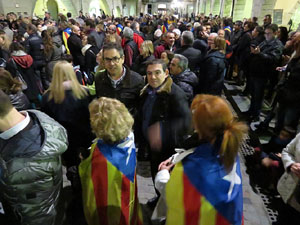 Concentraci&oacute; a la pla&ccedil;a del Vi per celebrar el nomenament de Carles Puigdemont com a candidat a la Generalitat de Catalunya