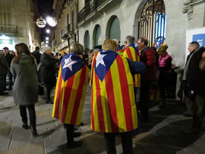 Concentraci&oacute; a la pla&ccedil;a del Vi per celebrar el nomenament de Carles Puigdemont com a candidat a la Generalitat de Catalunya