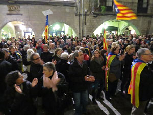 Concentraci&oacute; a la pla&ccedil;a del Vi per celebrar el nomenament de Carles Puigdemont com a candidat a la Generalitat de Catalunya