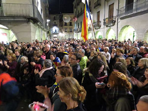 Concentraci&oacute; a la pla&ccedil;a del Vi per celebrar el nomenament de Carles Puigdemont com a candidat a la Generalitat de Catalunya