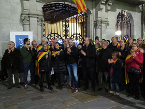 Concentraci&oacute; a la pla&ccedil;a del Vi per celebrar el nomenament de Carles Puigdemont com a candidat a la Generalitat de Catalunya