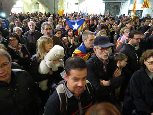 Concentraci&oacute; a la pla&ccedil;a del Vi per celebrar el nomenament de Carles Puigdemont com a candidat a la Generalitat de Catalunya