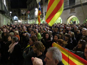 Concentraci&oacute; a la pla&ccedil;a del Vi per celebrar el nomenament de Carles Puigdemont com a candidat a la Generalitat de Catalunya