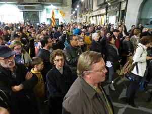Concentraci&oacute; a la pla&ccedil;a del Vi per celebrar el nomenament de Carles Puigdemont com a candidat a la Generalitat de Catalunya