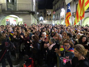 Concentraci&oacute; a la pla&ccedil;a del Vi per celebrar el nomenament de Carles Puigdemont com a candidat a la Generalitat de Catalunya
