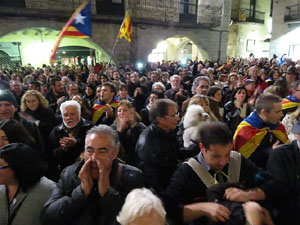 Concentraci&oacute; a la pla&ccedil;a del Vi per celebrar el nomenament de Carles Puigdemont com a candidat a la Generalitat de Catalunya