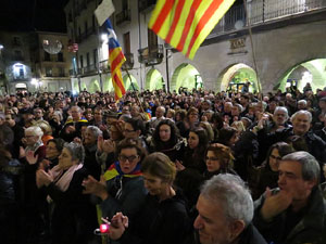 Concentraci&oacute; a la pla&ccedil;a del Vi per celebrar el nomenament de Carles Puigdemont com a candidat a la Generalitat de Catalunya