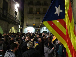 Concentraci&oacute; a la pla&ccedil;a del Vi per celebrar el nomenament de Carles Puigdemont com a candidat a la Generalitat de Catalunya