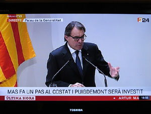 Concentraci&oacute; a la pla&ccedil;a del Vi per celebrar el nomenament de Carles Puigdemont com a candidat a la Generalitat de Catalunya