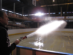 Preparaci&oacute; de la pista de gel a Fira de Girona