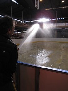 Preparaci&oacute; de la pista de gel a Fira de Girona