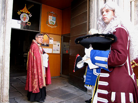 Benedicci&oacute; de la bandera a la bas&iacute;lica de Sant Feliu