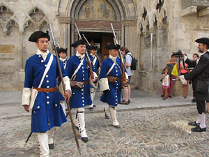 Desfilada a la pla&ccedil;a del Vi