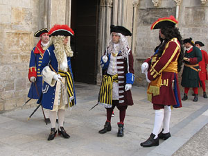 Desfilada a la pla&ccedil;a del Vi