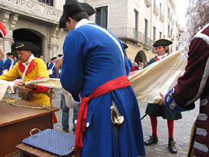 Clavetejat de la bandera a la pla&ccedil;a del Vi