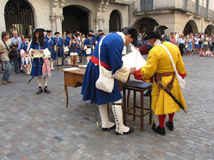 Clavetejat de la bandera a la pla&ccedil;a del Vi