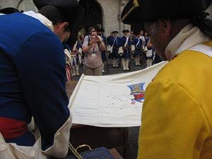 Clavetejat de la bandera a la pla&ccedil;a del Vi