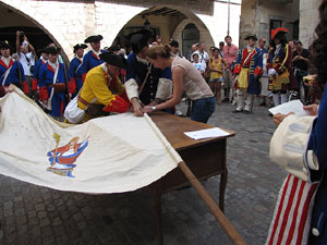 Clavetejat de la bandera a la pla&ccedil;a del Vi