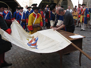 Clavetejat de la bandera a la pla&ccedil;a del Vi