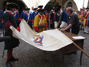 Clavetejat de la bandera a la pla&ccedil;a del Vi