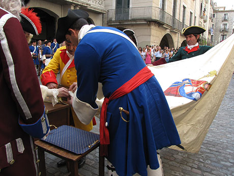 Clavetejat de la bandera a la pla&ccedil;a del Vi