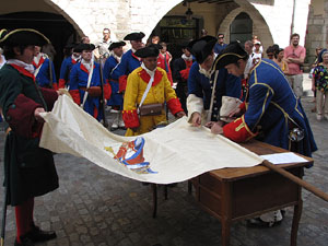 Clavetejat de la bandera a la pla&ccedil;a del Vi