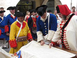 Clavetejat de la bandera a la pla&ccedil;a del Vi