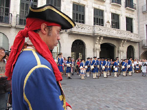 Clavetejat de la bandera a la pla&ccedil;a del Vi