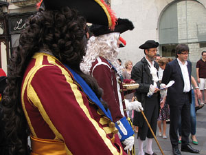 Clavetejat de la bandera a la pla&ccedil;a del Vi