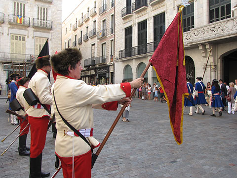 Arribada del regiment de Sant Narc&iacute;s a la pla&ccedil;a del Vi