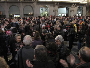 Concentraci&oacute; en defensa de l'escola en catal&agrave; a la pla&ccedil;a del Vi