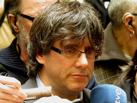 Ple de ren&uacute;ncia de Carles Puigdemont com alcalde de Girona
