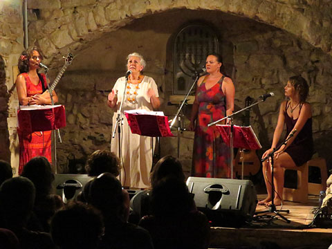 Un moment del concert al Pati dels Rabins amb Rosa Zaragoza, Rus&oacute; Sala, Gabriela Ahumada i Tamara Prezek