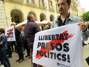 Manifestaci&oacute; de l'1 de maig pels carrers de Girona