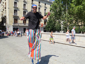 Cercavila amb els gegants i capgrossos de Girona, els de Torroella de Montgr&iacute; i els del Grupo Cultural Aserr&iacute; de Costa RicaCosta Rica