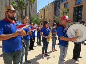 Cercavila amb els gegants i capgrossos de Girona, els de Torroella de Montgr&iacute; i els del Grupo Cultural Aserr&iacute; de Costa Rica