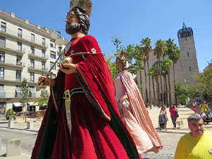 Cercavila amb els gegants i capgrossos de Girona, els de Torroella de Montgr&iacute; i els del Grupo Cultural Aserr&iacute; de Costa Rica