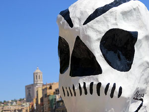 Cercavila amb els gegants i capgrossos de Girona, els de Torroella de Montgr&iacute; i els del Grupo Cultural Aserr&iacute; de Costa Rica