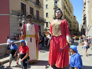 Cercavila amb els gegants i capgrossos de Girona, els de Torroella de Montgr&iacute; i els del Grupo Cultural Aserr&iacute; de Costa Rica